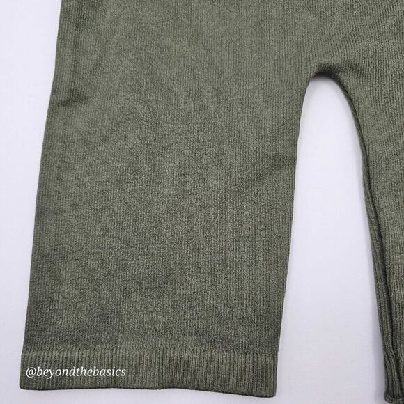 Bozzolo Women's Olive Green Ribbed Nylon Biker Shorts Size S/M - Picture 3 of 8